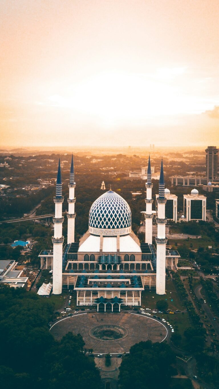 Atap dan kubah masjid di Antapani Bandung yang dilapis waterproofing aspal cair